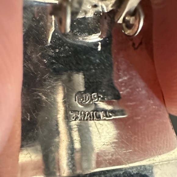 Silver and Red Engraved Clip-on Earrings - Picture 4 of 4